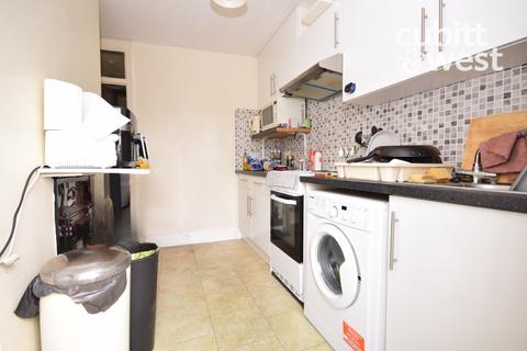 2 bedroom apartment to rent, Springfield Road, Crawley, RH11