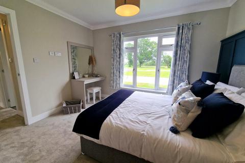 2 bedroom park home for sale, The Holcot Bay at Charles Simpson Organisation, 67 Little Meadow, Woodside Home Park LU1