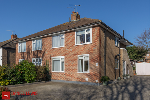 2 bedroom maisonette for sale, River Way, Loughton, Essex