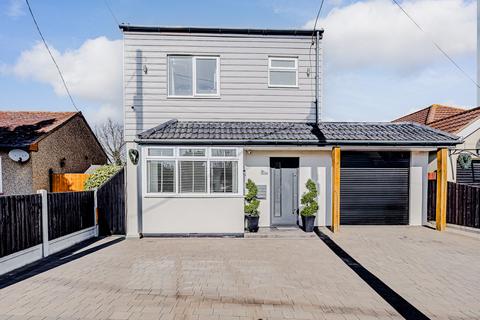 Queensland Avenue, Rochford, SS4