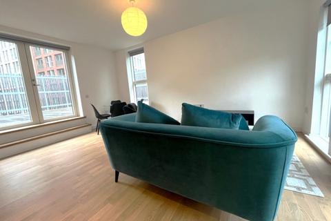 3 bedroom townhouse to rent, Lockgate Mews, Manchester M4