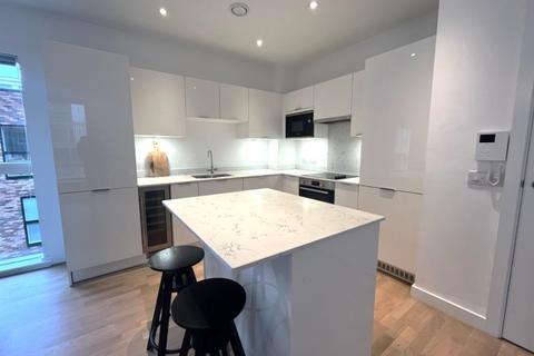 3 bedroom townhouse to rent, Lockgate Mews, Manchester M4