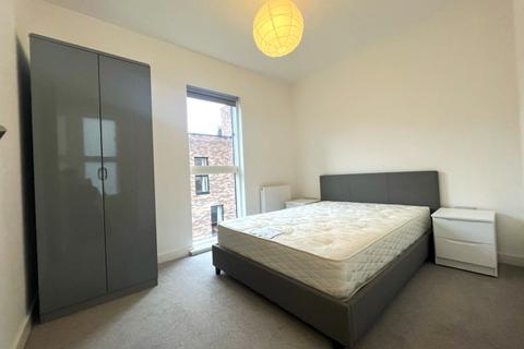 3 bedroom townhouse to rent, Lockgate Mews, Manchester M4