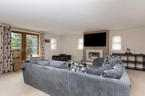 4 bedroom detached house for sale, The Carriage Drive, Halifax HX4