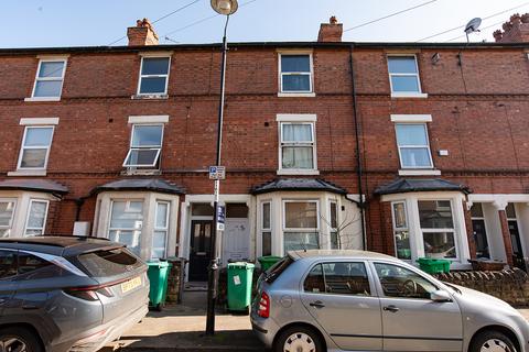 4 bedroom terraced house for sale, Wilford Crescent East, Nottingham NG2