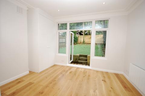 Studio to rent, Thurlow Park Road West Dulwich SE21