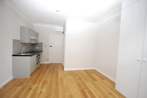 Studio to rent, Thurlow Park Road West Dulwich SE21