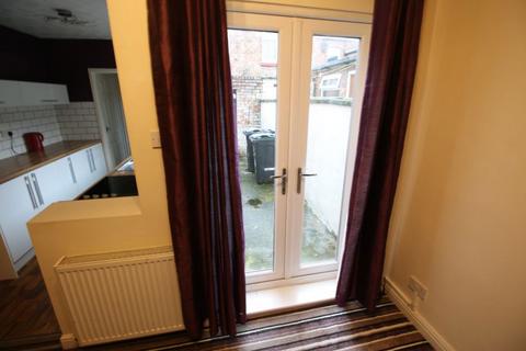 2 bedroom house to rent, Barningham Street, Darlington DL3