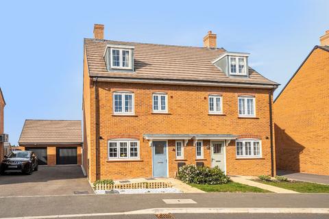 4 bedroom semi-detached house for sale, Tuscan Road, Stewartby, Bedford