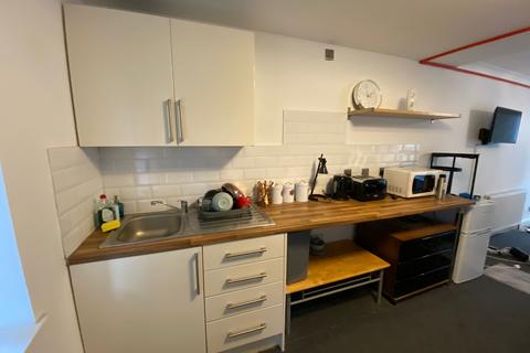 Studio to rent, Buckingham Road Room 3 E18 2NH