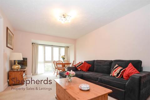 1 bedroom flat for sale, King Arthur Court, Cheshunt EN8