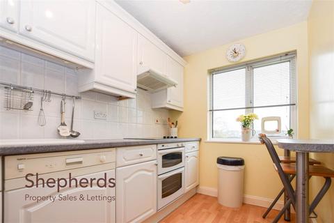 1 bedroom flat for sale, King Arthur Court, Cheshunt EN8