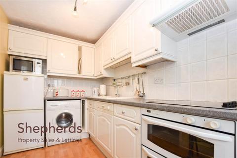 1 bedroom flat for sale, King Arthur Court, Cheshunt EN8