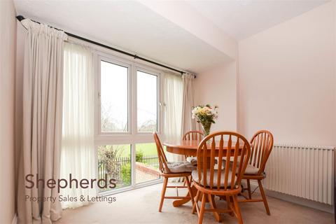26 King Arthur Court, Cheshunt, Waltham Cross, EN8 8EH