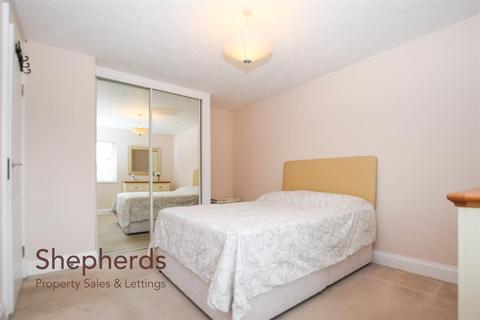 26 King Arthur Court, Cheshunt, Waltham Cross, EN8 8EH