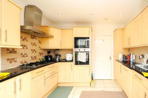 3 bedroom semi-detached house to rent, Stafford Road, Ruislip Gardens HA4