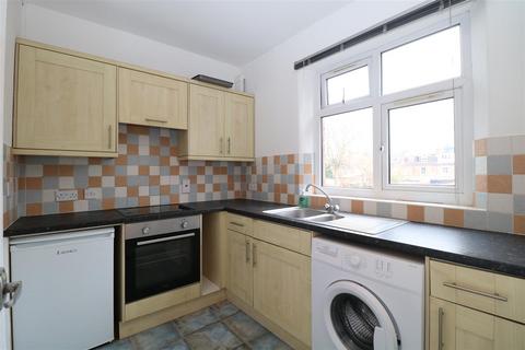 1 bedroom apartment to rent, Park Road, Kenilworth