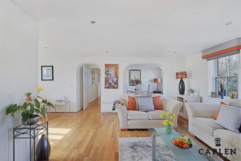 3 bedroom apartment for sale, Kings Place, Buckhurst Hill