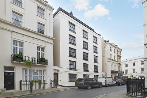 Halkin Place, Belgravia SW1