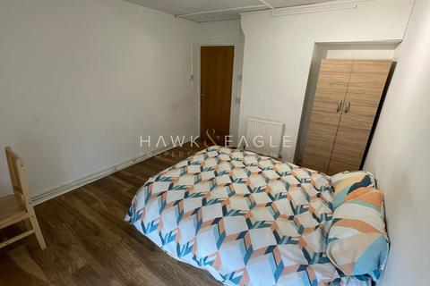 1 bedroom in a flat share to rent, Bromley High Street, London, Greater London. E3