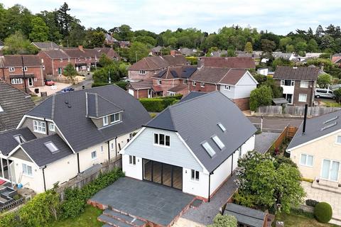 9 Jubilee Road, Fordingbridge, SP6 1DP