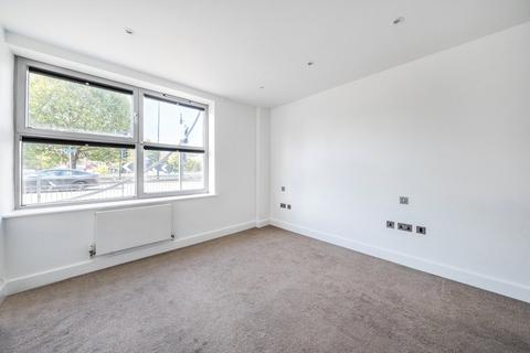 2 bedroom flat to rent, Sundial Court, Barnsbury Lane, Tolworth, KT5