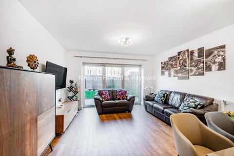 3 bedroom house to rent, McReady Road London N20