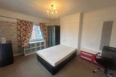 Studio to rent, Aldershot Road, Guildford GU2