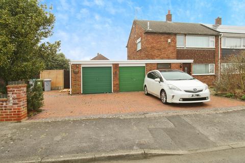 3 bedroom semi-detached house to rent, Manners Road, Newark, NG24