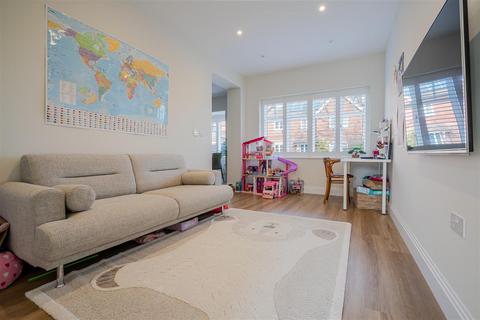 3 bedroom semi-detached house for sale, Saddlers Mews, Ascot