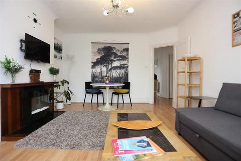 2 bedroom flat to rent, Langdale Road, Hove