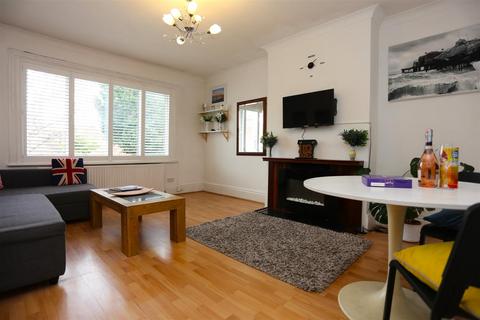 2 bedroom flat to rent, Langdale Road, Hove