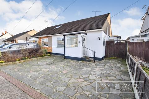 1 bedroom semi-detached bungalow for sale, Greenways, Benfleet