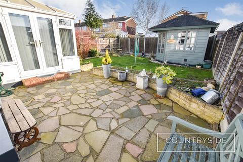 1 bedroom semi-detached bungalow for sale, Greenways, Benfleet