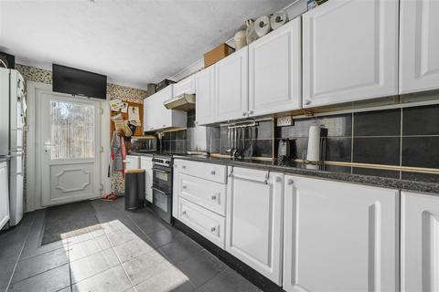 4 bedroom end of terrace house for sale, St. Andrews Road, Clacton-On-Sea CO15