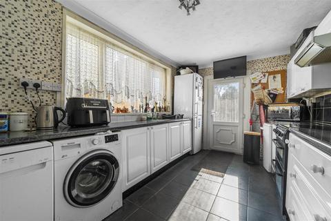 4 bedroom end of terrace house for sale, St. Andrews Road, Clacton-On-Sea CO15