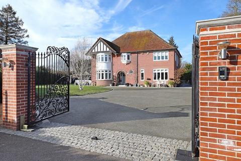 4 bedroom detached house for sale, Epping Road, Ongar, CM5