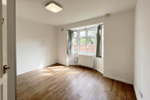 2 bedroom maisonette to rent, Errol Gardens, New Malden