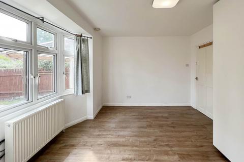 2 bedroom maisonette to rent, Errol Gardens, New Malden