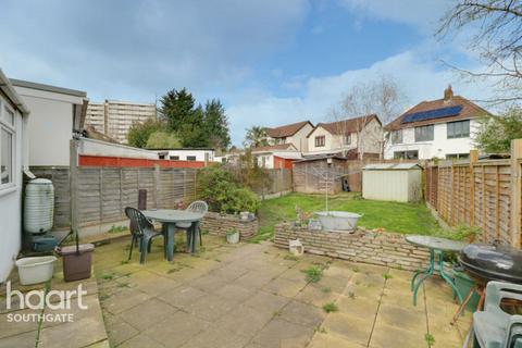 3 bedroom end of terrace house for sale, Brodie Road, London