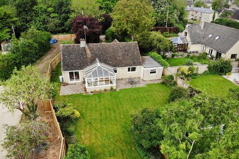 3 bedroom detached bungalow for sale, Cinder Lane, Fairford