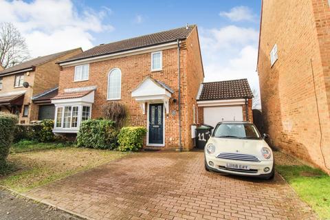 4 bedroom detached house to rent, Wells Close, Kempston, Bedford