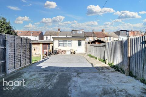 3 bedroom end of terrace house for sale, Wingate Road, Ilford