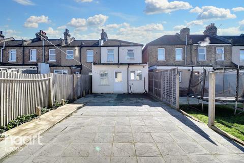 3 bedroom end of terrace house for sale, Wingate Road, Ilford