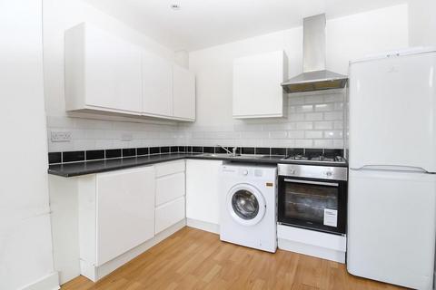 3 bedroom flat to rent, Arnold Road, Philip Lane, London