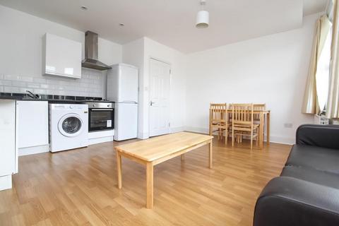 3 bedroom flat to rent, Arnold Road, Philip Lane, London