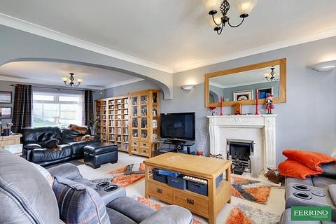 4 bedroom detached house for sale, (Very Large Garage), 7 Beaufort Drive, Lydney, Gloucestershire. GL15 5QR
