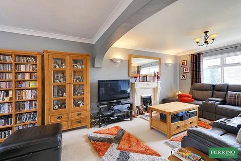 4 bedroom detached house for sale, (Very Large Garage), 7 Beaufort Drive, Lydney, Gloucestershire. GL15 5QR