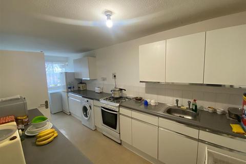 3 bedroom flat for sale, Copley Close, London