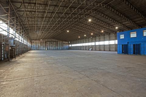 Warehouse to rent, Hangar 2 , North Weald Airfield, Merlin Way, North Weald, Epping, Essex, CM16